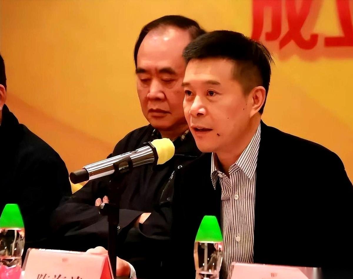 广东男篮季后赛的票，今早十点刚放出来，但感觉已经不是在卖票了，是在下一...