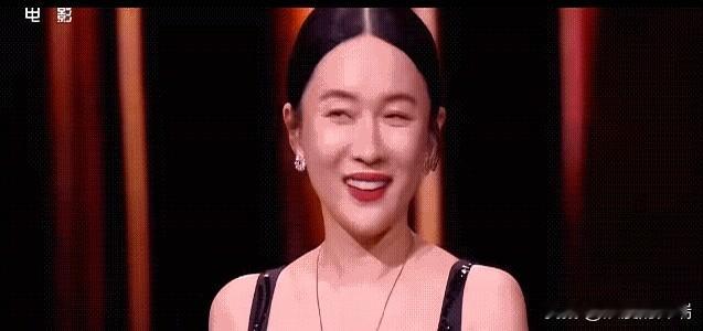 你有没有觉得，现在明星的表现越明目张胆就越引人注意？霍思燕这次在金鸡奖...