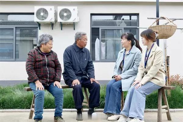 【#镜头｜以监督之力护桑榆之暖】
保障老年群体安享幸福晚年，是民生关切，更是监督之责。安徽省各级纪检监察机关紧盯养老领域廉政风险，靶向督促职能部门抓实适老化改造、养老服务落实、养老补贴发放等重点工作，以有力监督护航养老政策落地见效，以监督之力护桑榆之暖。
和县纪 ​