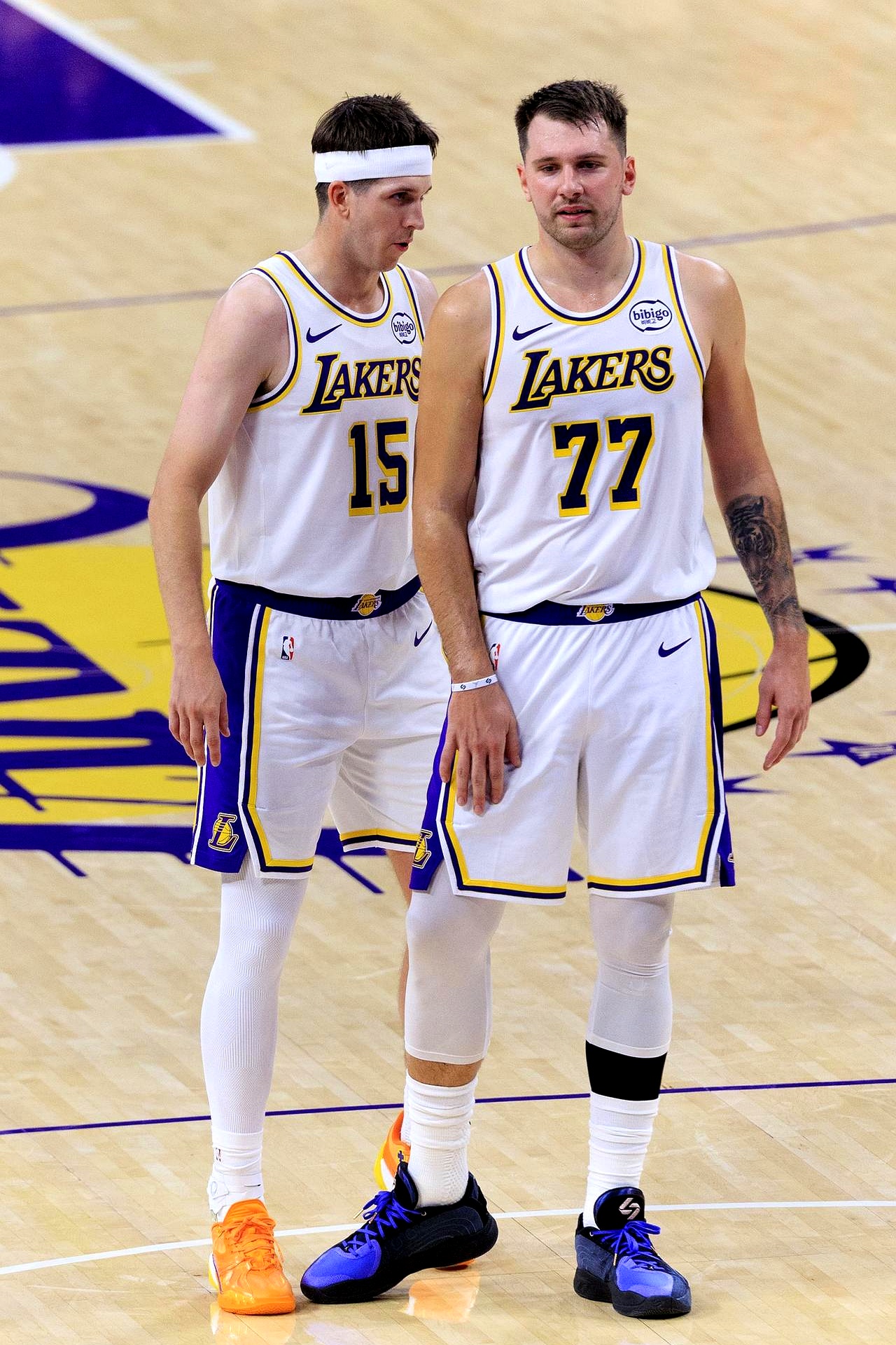 火箭这球输得真有点憋屈。    杜兰特膝伤刚好，又扭了脚踝，直接缺席关...