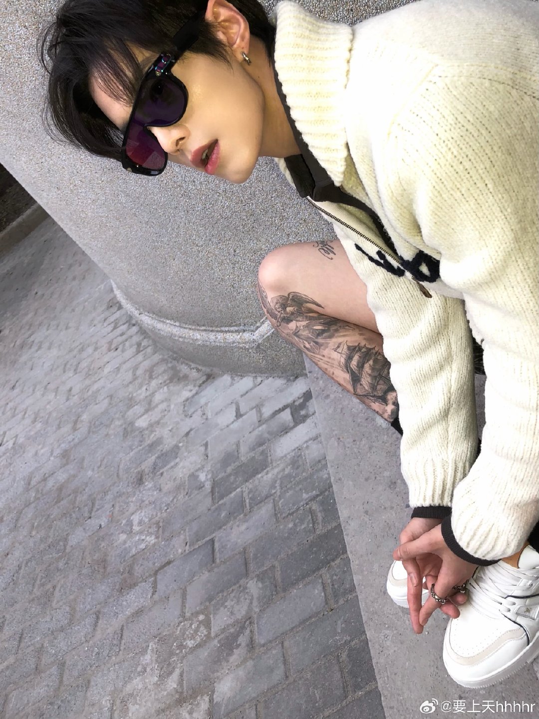 #何与[超话]#  🦈#﻿随与而安# 
时空是个圆圈，直行或是转弯，我们最终都会相见
​