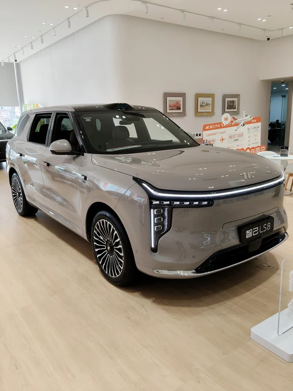 30 万内旗舰 SUV｜智己 LS8 真的香✨