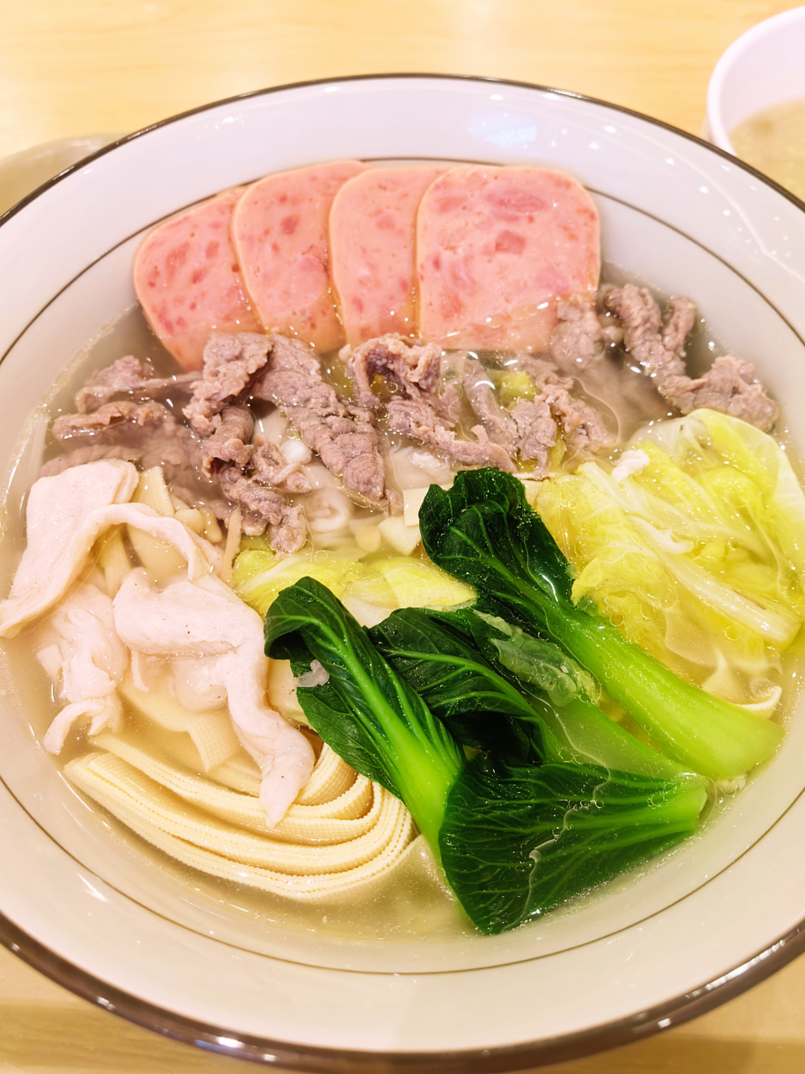 JennyWang[超话]大厂妊糖孕妇一天吃什么？早餐🍳：煮鸡蛋+牛奶水果玉米+鲜牛奶午餐🥪：璎珞红水果玉米晚餐🍲：鸡汤牛肉冒菜  ​​​