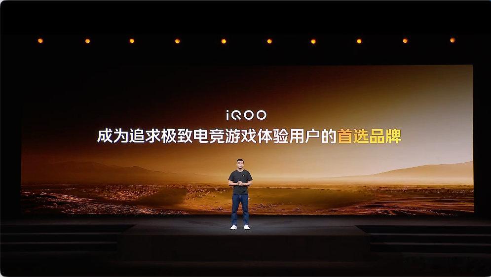#iQOO16# 这次iQOO 16的屏幕有多好，大家已经知道了，今天来说说游戏性能的事情。先把3+2解释下 ​
