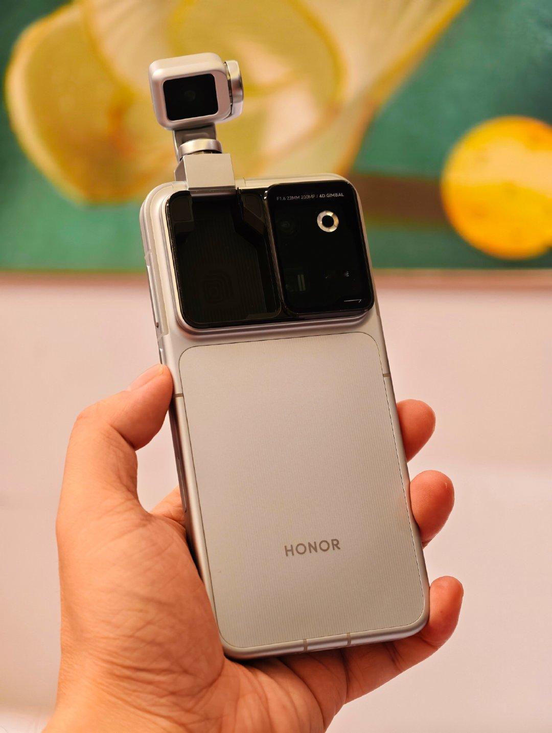 荣耀Robot Phone的星空模式，一键对准银心方位，然后开始长曝光！可惜最近有月亮，而且天气也不好，不适合拍银河。  ​