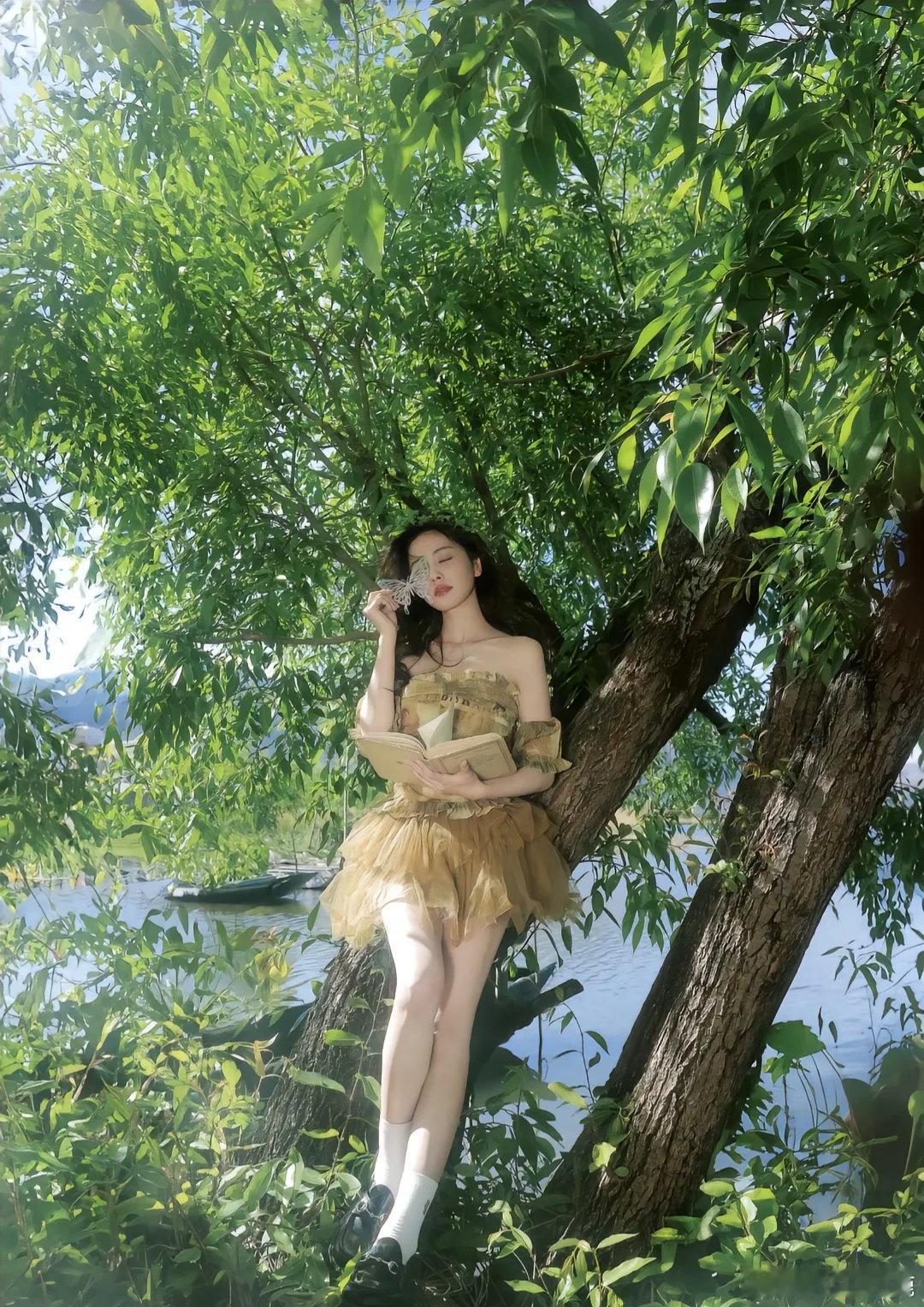 #白鹿[超话]#🍍 #白鹿王韵娜# 🍍#白鹿开到荼靡# 一切亘古不变的都是爱你的痕迹,比如月亮阴晴圆缺,比如太阳从东方升起,比如牛顿第一定理,比如我爱你​