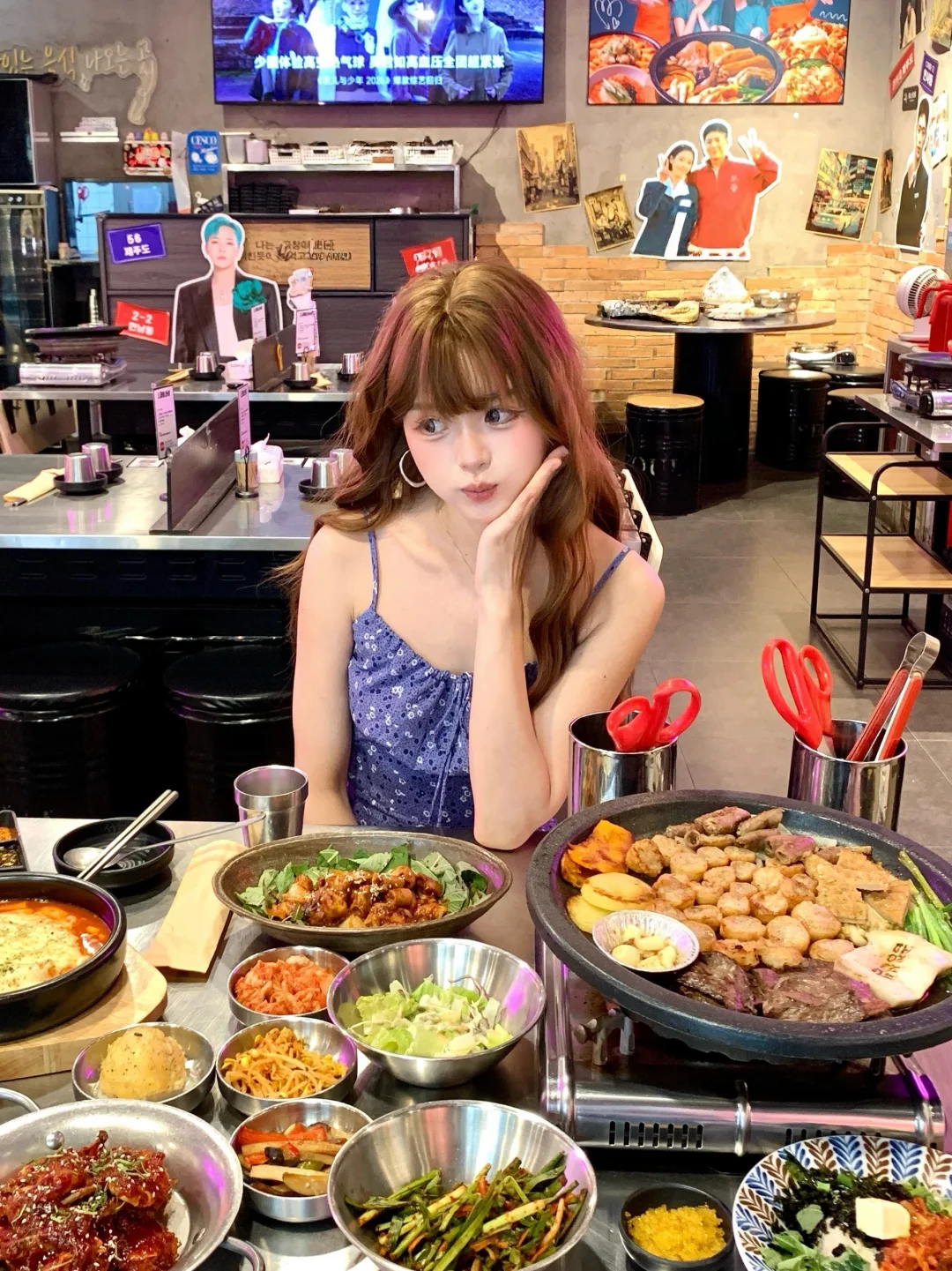 甜妹吃韩餐牛肠先生的正确姿势