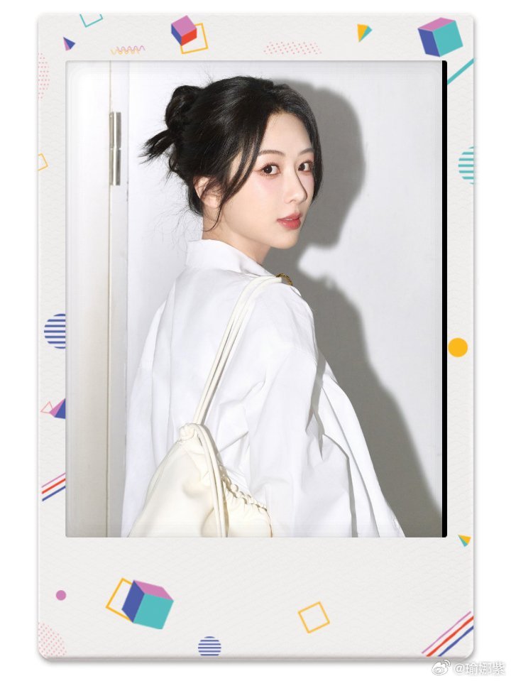 #杨紫[超话]##夏日Highlight时刻##带着边框一起拍# 可以帮我踩踩贴吗？ ​