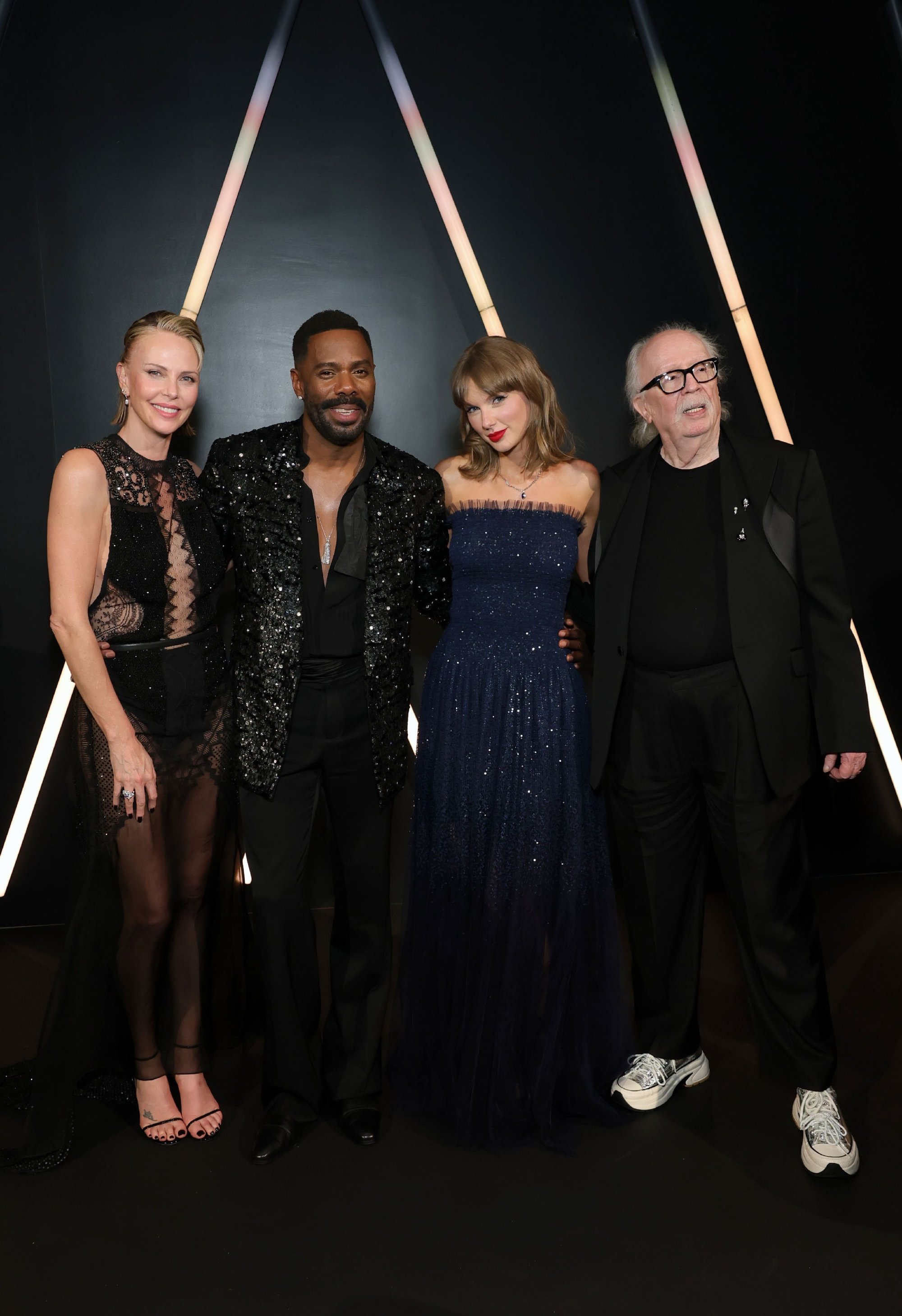 霉霉 Taylor Swift 在奥斯卡电影博物馆晚会上的合影📸

#Taylor Swift# ​