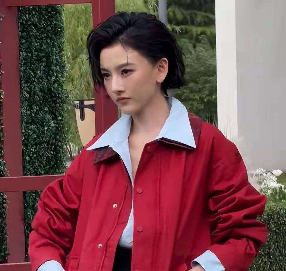 宋祖儿上海，感觉又瘦了，这个新发型真的适合她吗？ ​