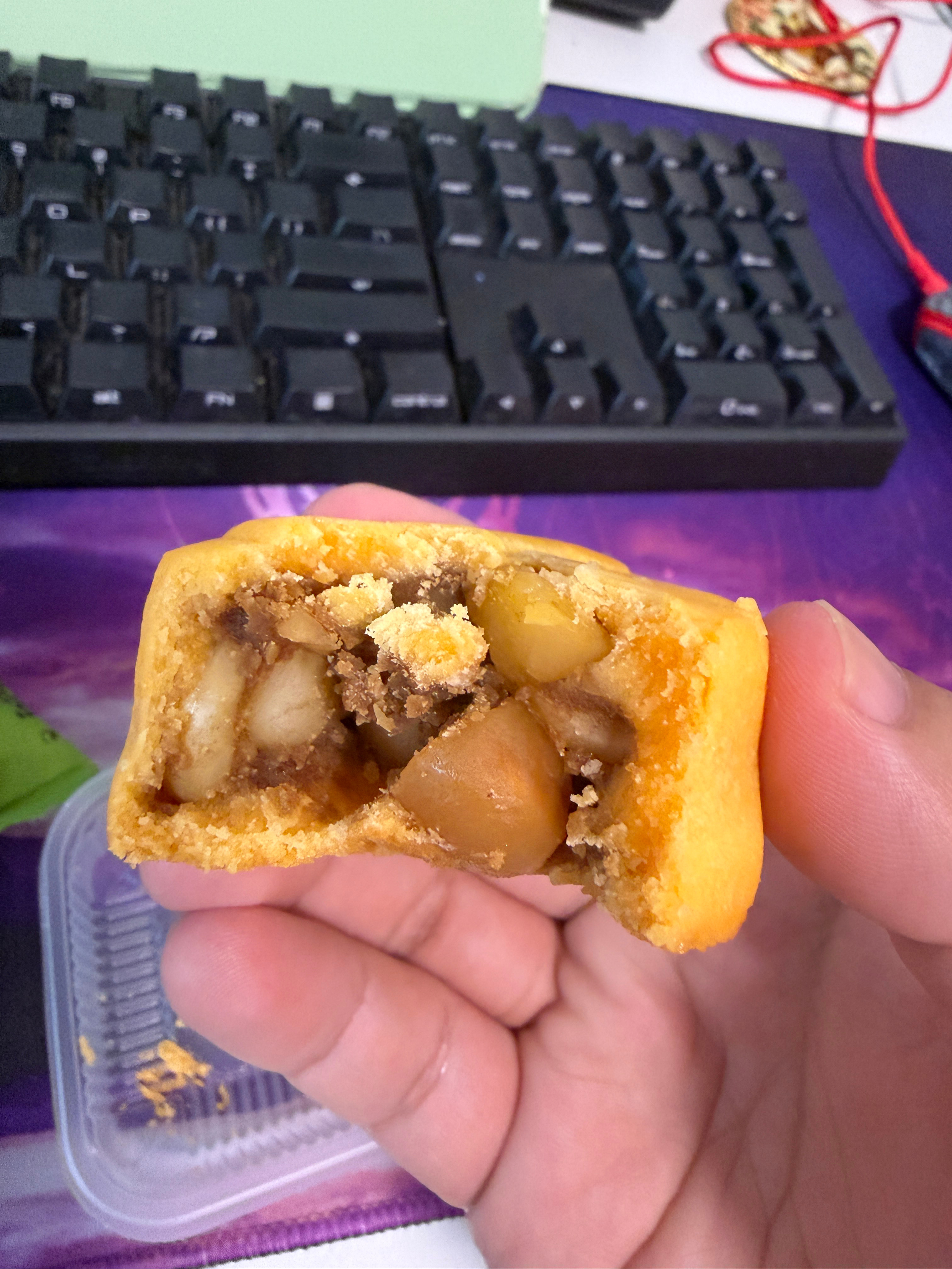夏威夷果仁焦糖月饼 还挺好吃[点赞]20块一个 现在月饼比蛋糕都贵了吗小超收藏夹 ​​​