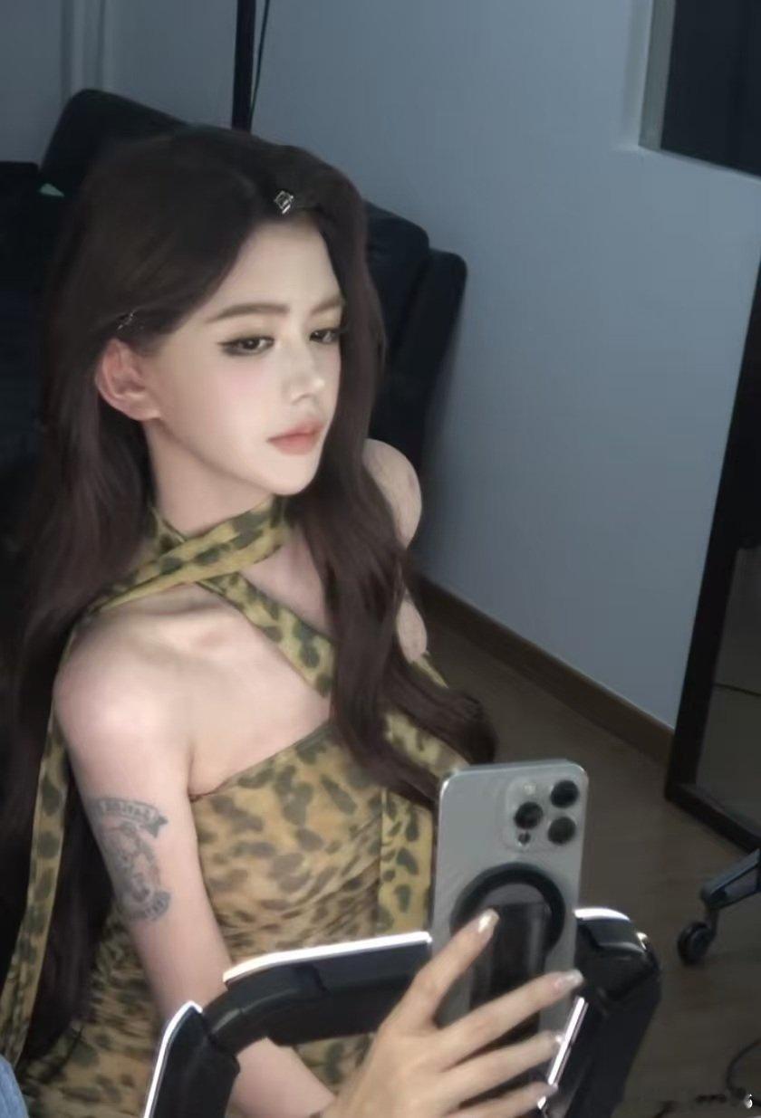 韩安冉新恋情再起风波，曝新男友和她在一起只为流量，把恋爱当作涨粉工具，属实太现实#曝新男友和韩安冉在一起只为流量##韩安冉新男友为流量谈恋爱# ​
