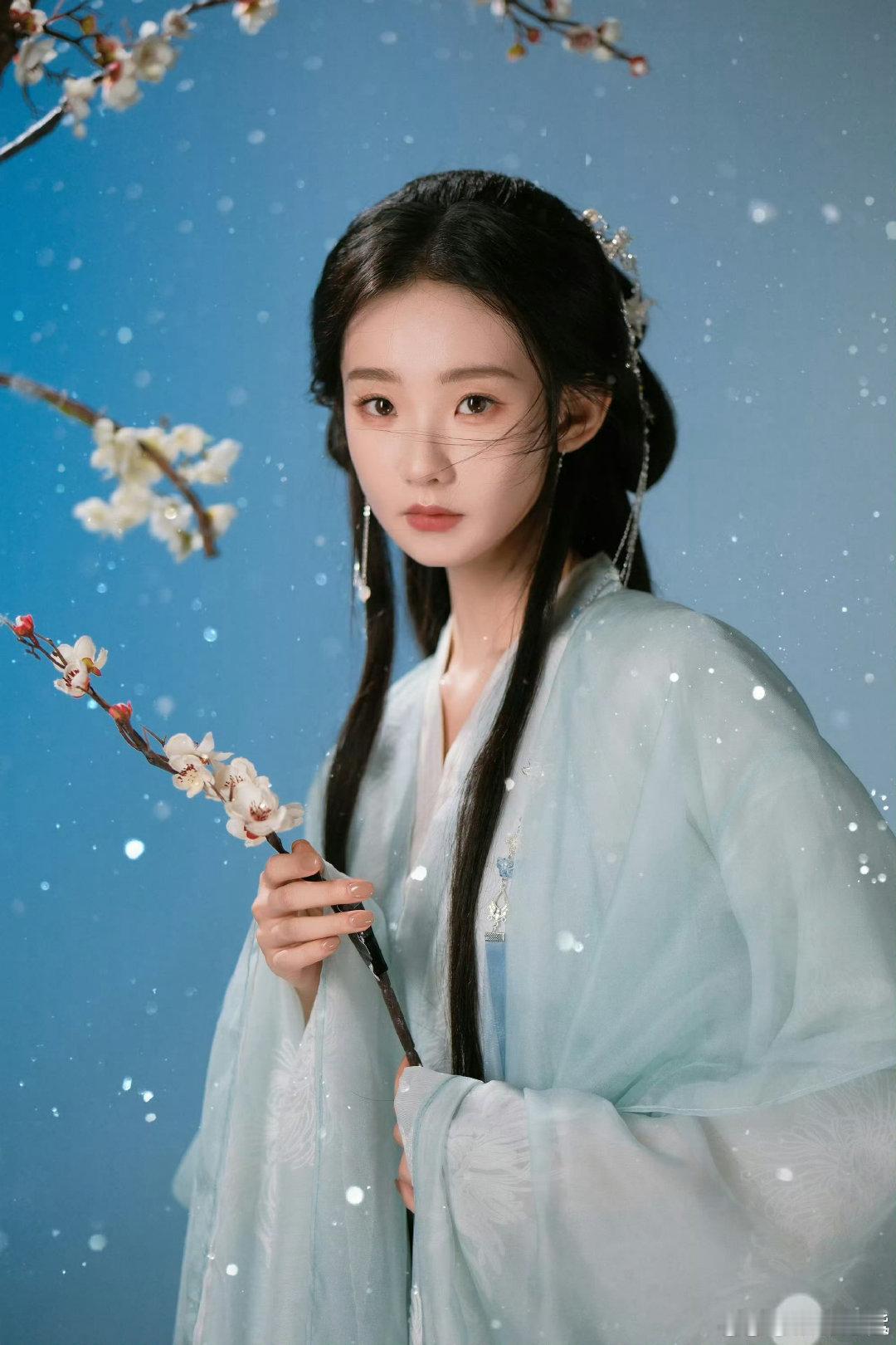 #张艺凡[超话]#💜 #张艺凡出道七周年快乐#💜 #青年演员张艺凡# 
原来是沉鱼落雁，闭月羞花的凡凡姐姐啊～[舔屏]
​