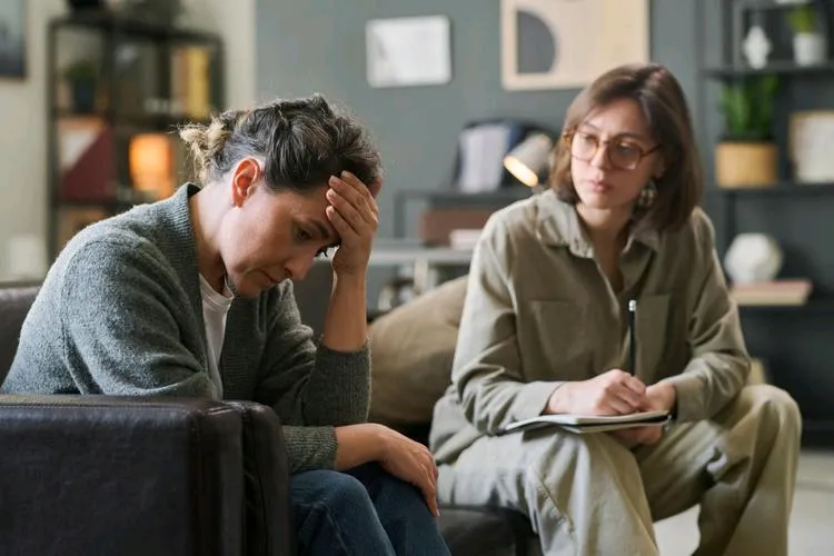 老婆背叛丈夫，家庭重建中的隐秘 伤痛与情感崩溃   家庭，是每个人心中...