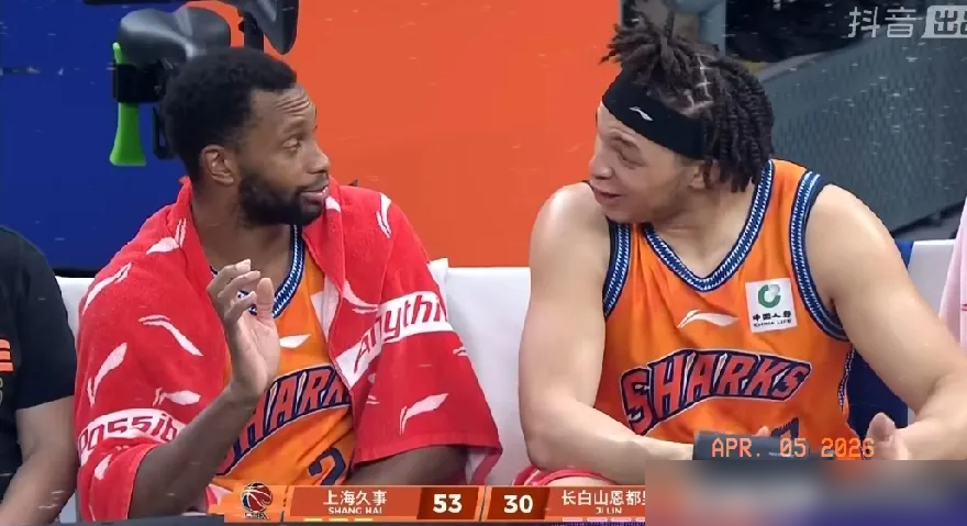 16连胜的上海男篮，主帅卢伟亲手把当家外援给“献祭”了。 2026年...