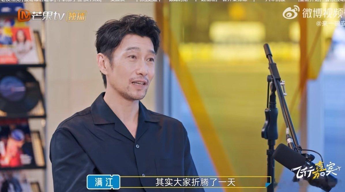 #满江说王传君熬夜开会到凌晨四点# 剧组创作氛围好动人，一起熬夜研讨细节，每一份用心都会在作品里呈现出来。 ​