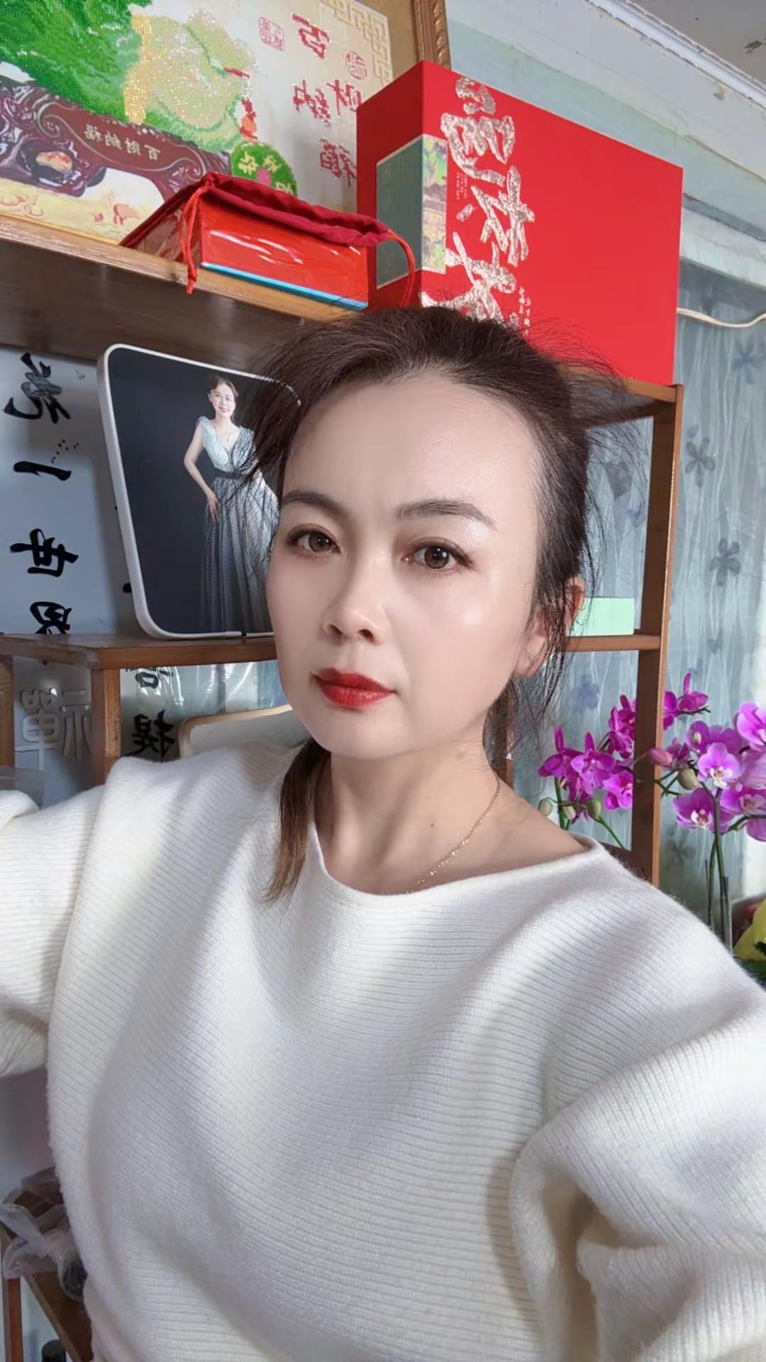 情绪稳定是一个人的顶级修养，稳定的情绪是一种养分，滋养了自己也治愈了别人。