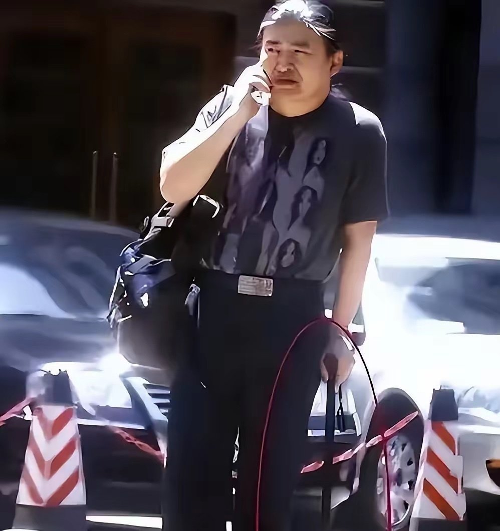 刚刚查了一下股骨头坏死，
不查不知道，一查吓一跳。 ​