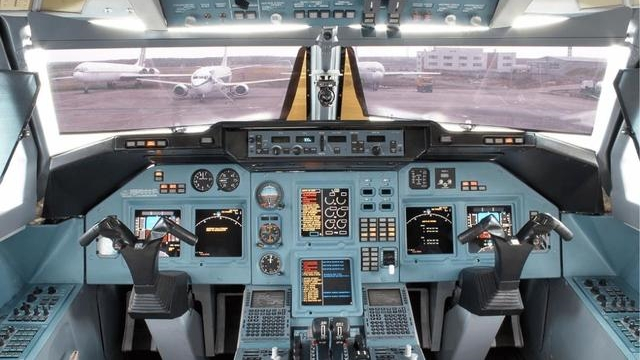 俄罗斯最先进民航客机图-214的“玻璃化”驾驶舱，完全国产化的航电设备...