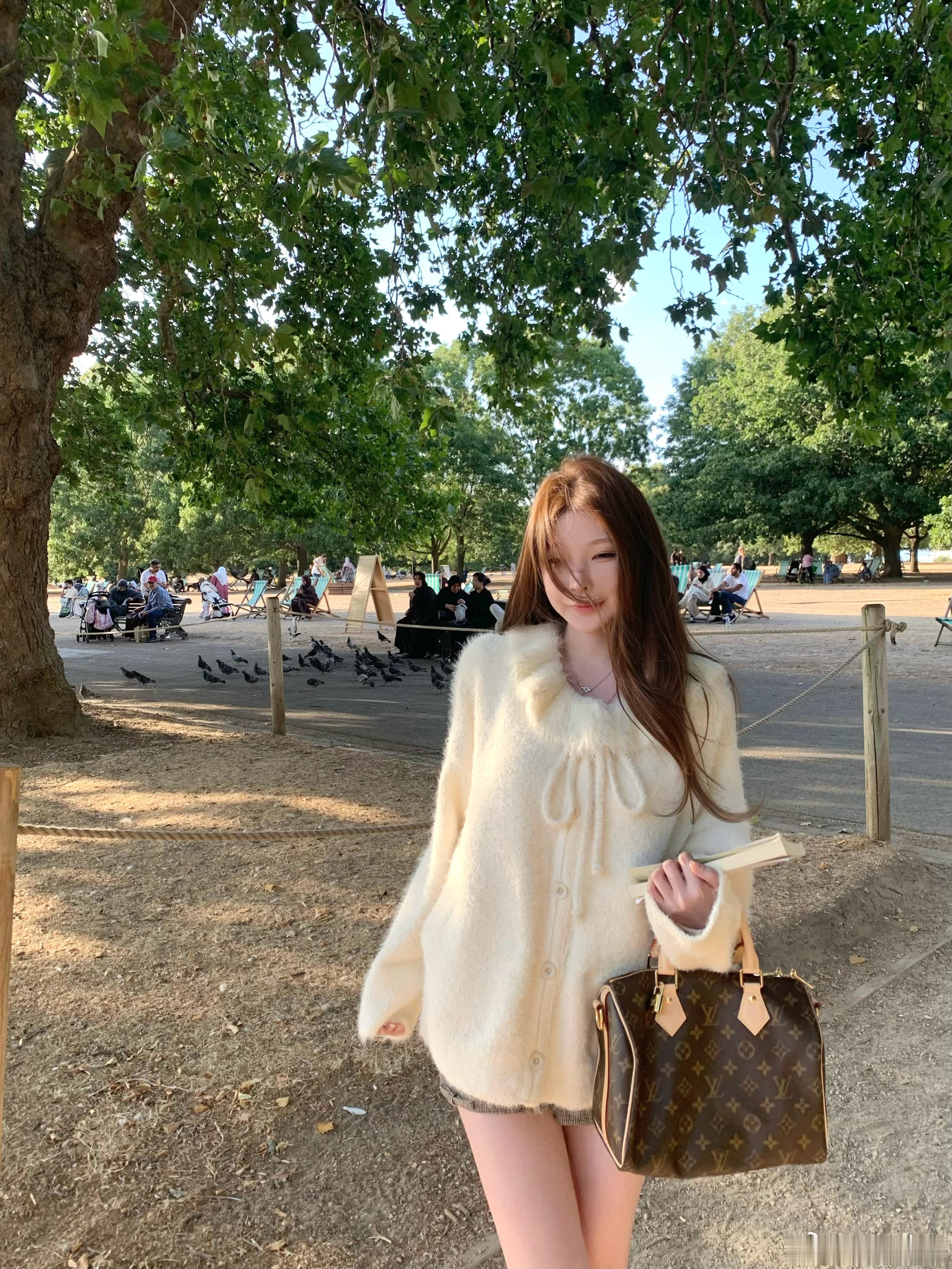 pretty in white ˚♡​​☀💭 ​  ​​​​