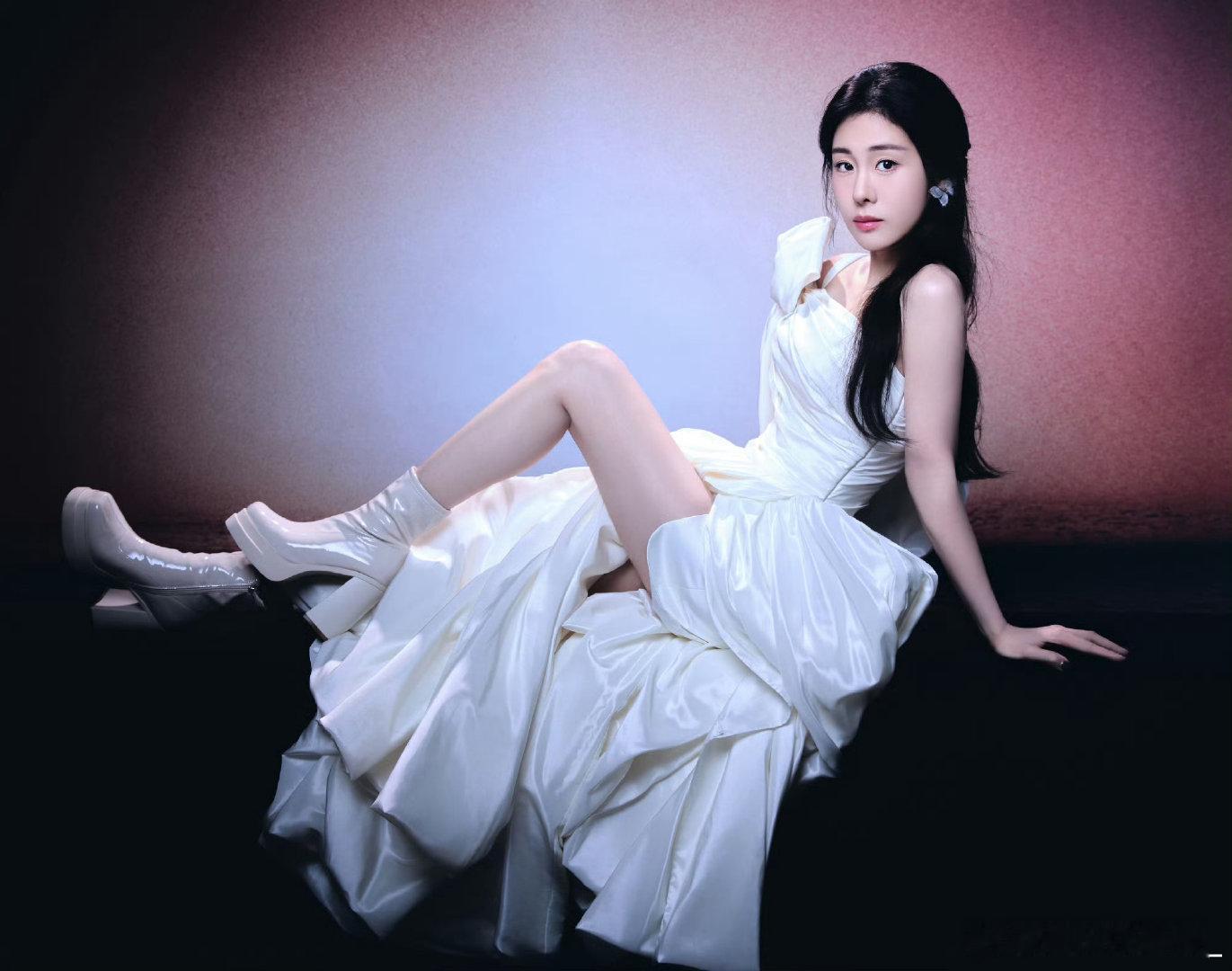 #张碧晨[超话]# zbc#张碧晨内地女一# zbc#张碧晨# zbc#恭喜张碧晨超话发帖量破100万# 

如果我的心是天平 那全部都为你倾斜。

​