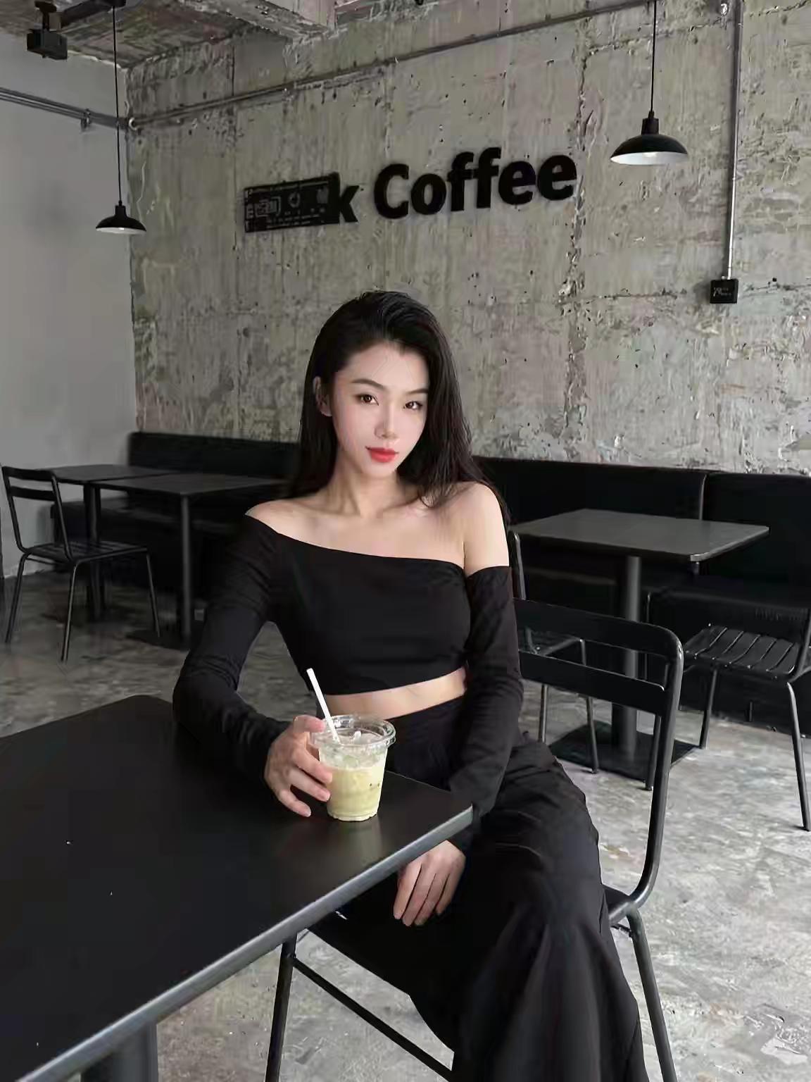 谁也黑不了我，我黑自己比谁都狠