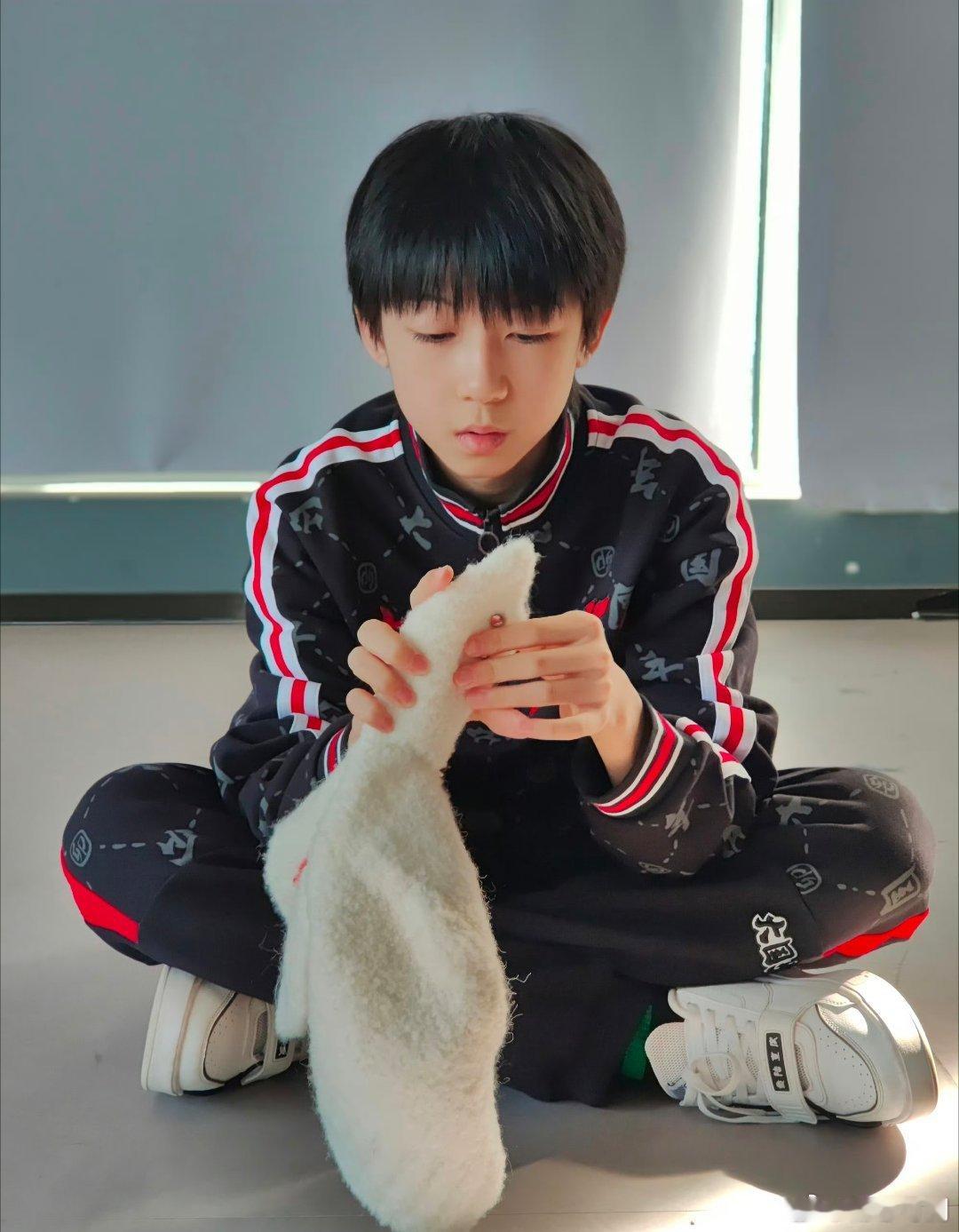 #杨博文YBW[超话]#💕#杨博文周扬# 💕#杨博文 十六执序章 终铸少年郎# 

我走入宁静蔚蓝的日子  

​