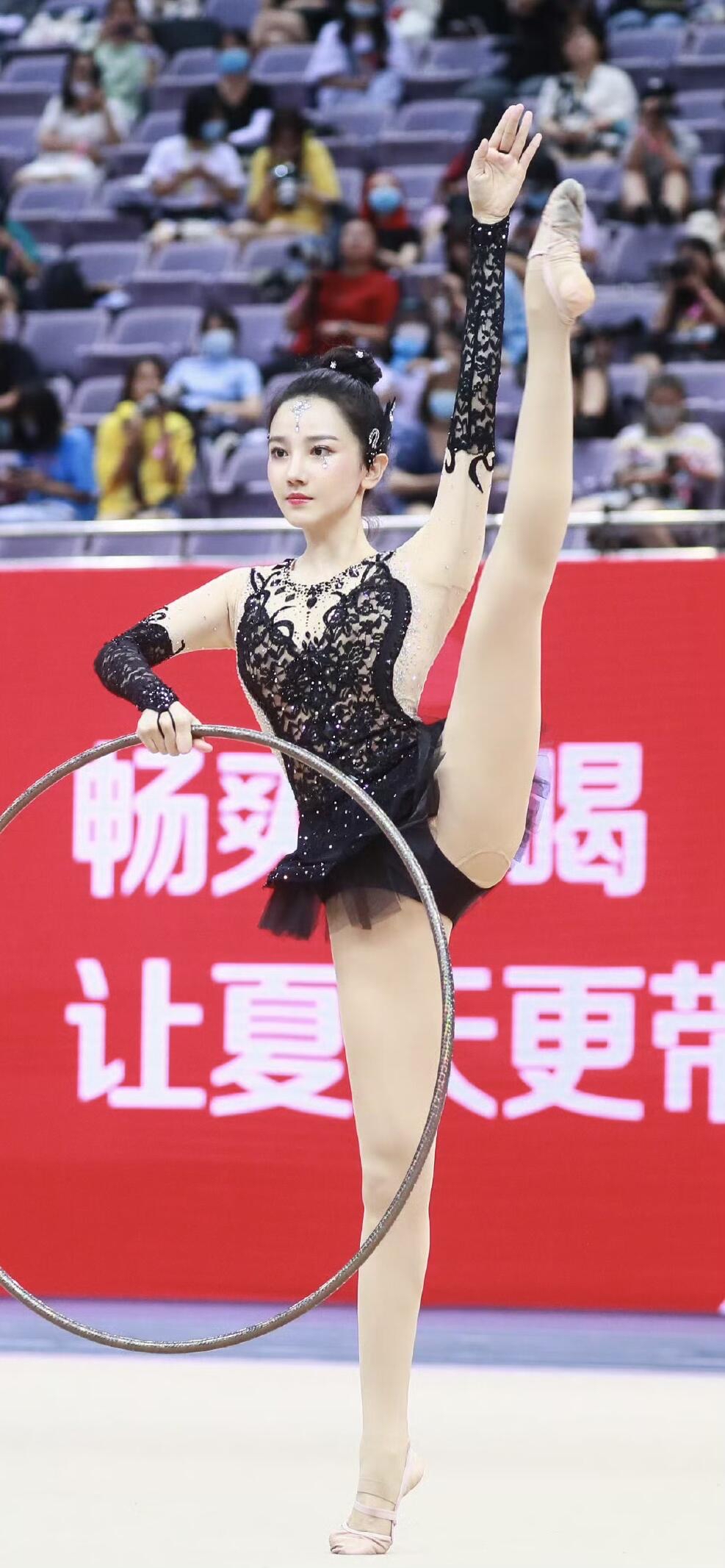 🔥被她身材刷屏了！这曲线才是老天追着喂饭吃✨  陈小纭这腰臀比太绝了...