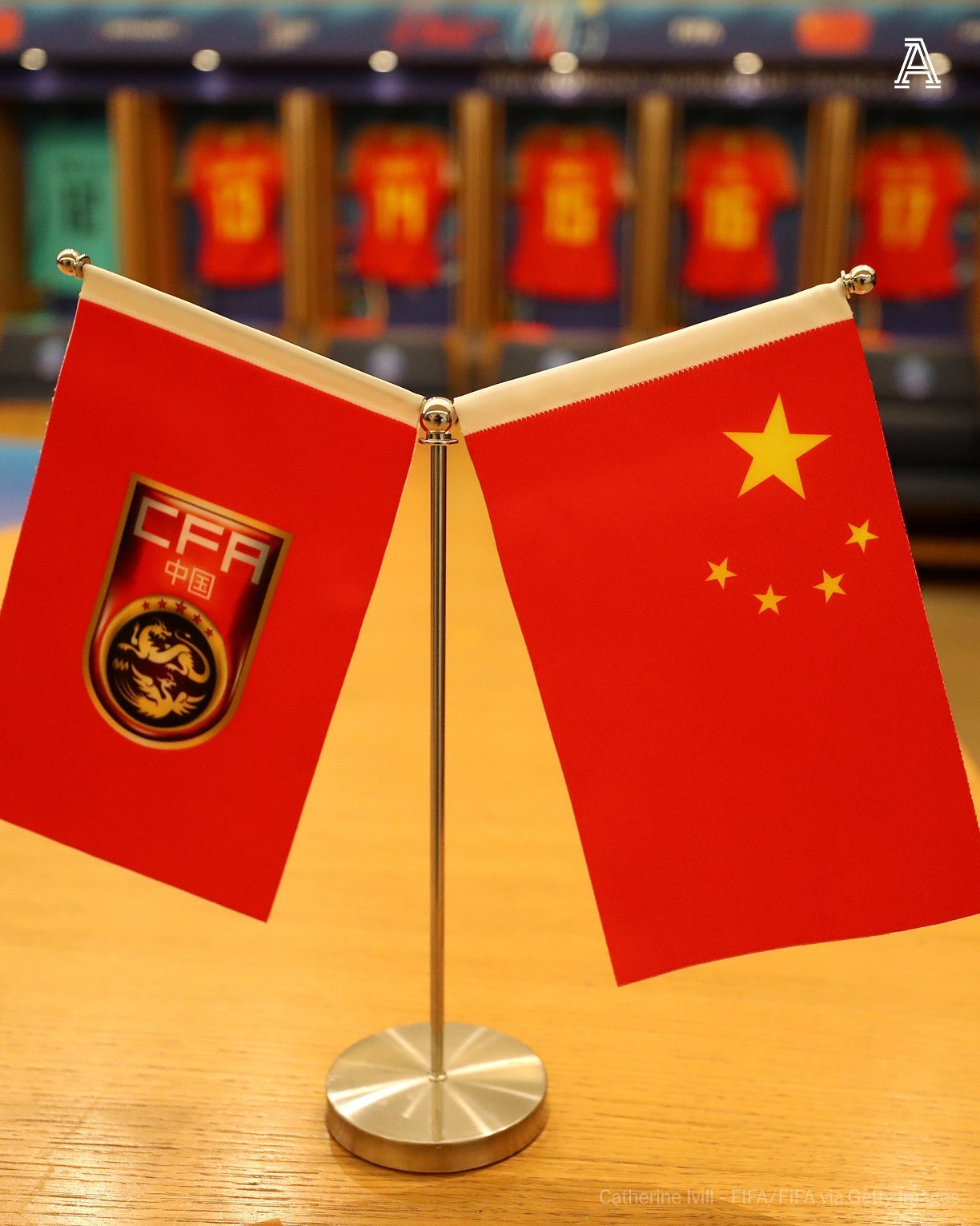 据记者马德兴，在9月与10月的热身赛大概率安排在重庆进行后，国足将在1...