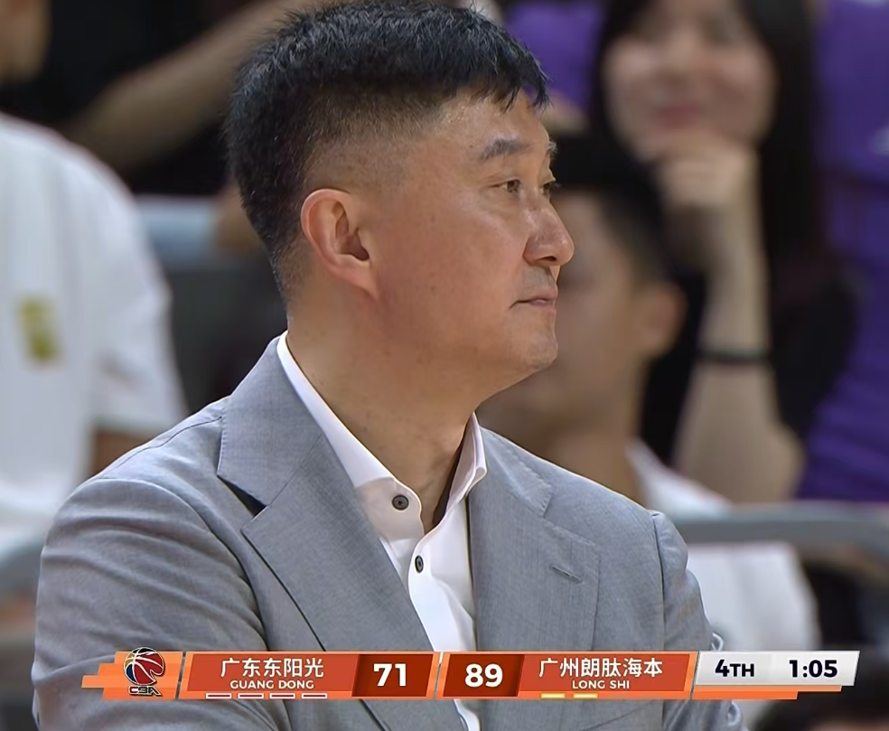 跟队采访CBA5年的资深记者张凯说，常规赛排名第5的广东队，季后赛12...