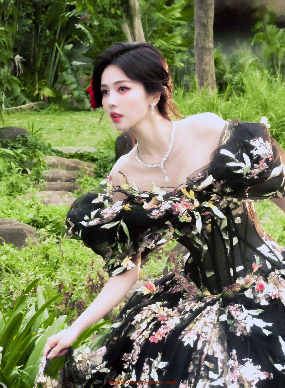 你是森林的小鹿🌲～

白鹿*壁纸

#金鹤龙给白鹿化的轻氧甜鹿元气妆# ｜#白鹿直播间被挤爆了##白鹿为拍摄场地留纪念照# ​