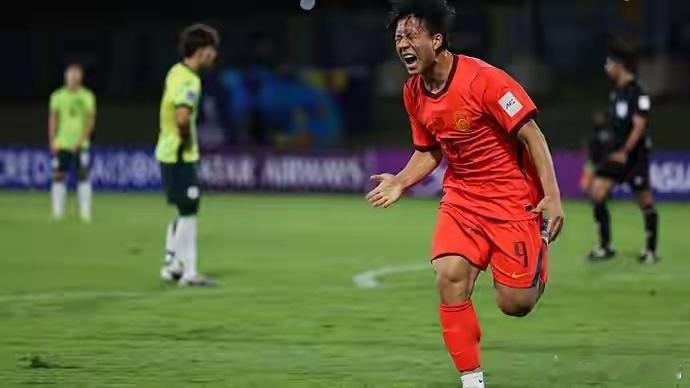 在北京时间昨天清晨举行的U17亚洲杯半决赛中，U17国足以2比0完胜...
