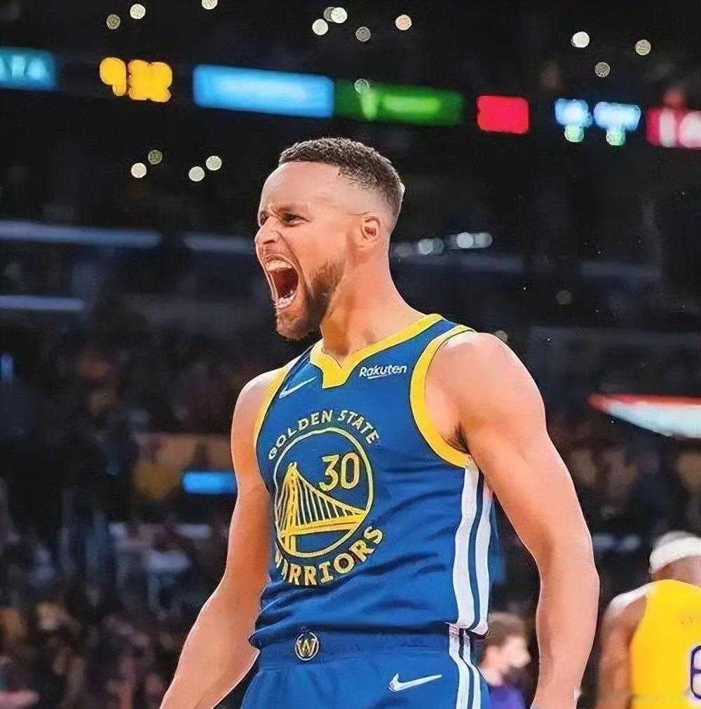 库里顶薪续约，犹豫一秒都是对他的不尊重。NBA 库里 就现在勇士这阵容和操作，我相信，库里2年1.367亿美元续约那是毫无疑问的，既然拿不了冠军还想摆烂，那么顶薪续约库里保住票房和球队号召力几乎就是必然的。我相信，30号双方肯定会火速签字的。