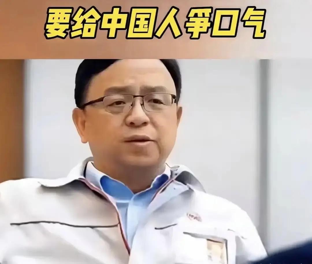 王传福放了两句狠话，“我当年做电池，日本人看不起；做汽车，德国人看不起。现在我把车卖回他们老家去，用赚的钱请最高级的工程师！”

这话不是意气用事的空谈，字字都踩着比亚迪三十余年实打实的创业坎坷，每一段经历都藏着早年被海外行业轻视的窘迫。1995年凑了250万启动资金在深圳建厂做电池的时候，全球镍镉
