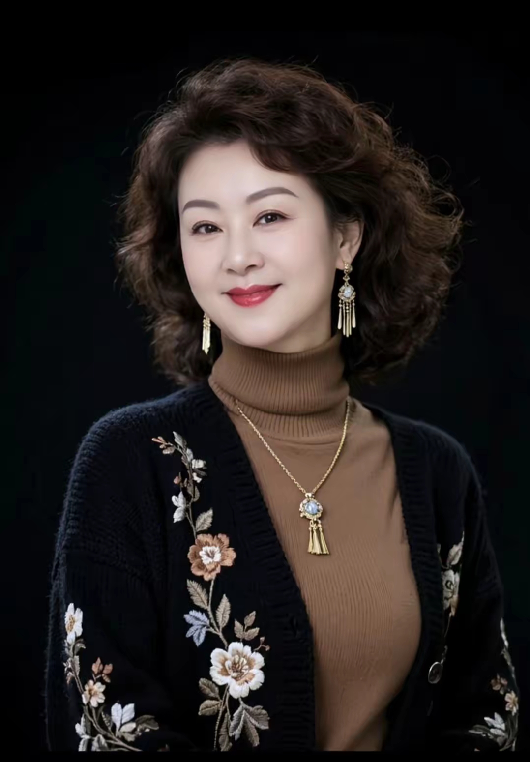 中年美妇，风韵犹存，更有一种成熟的美