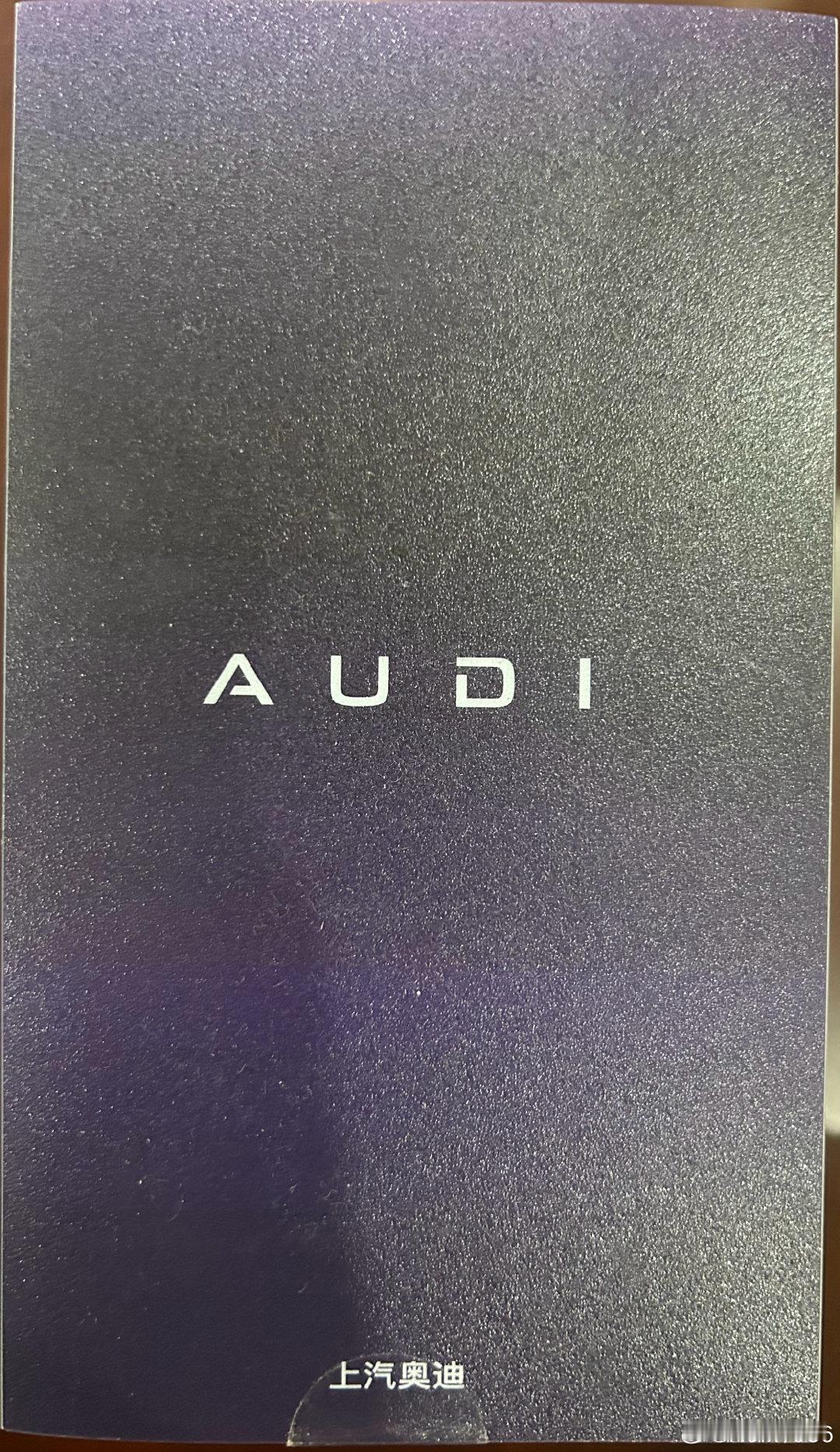 奥迪嘉年华开箱｜高级灰AUDI随行杯
哑光质感绝了，车载随身一杯搞定🚗
#奥迪热爱嘉年华##奥迪E5##AUDI100种生活方式# ​