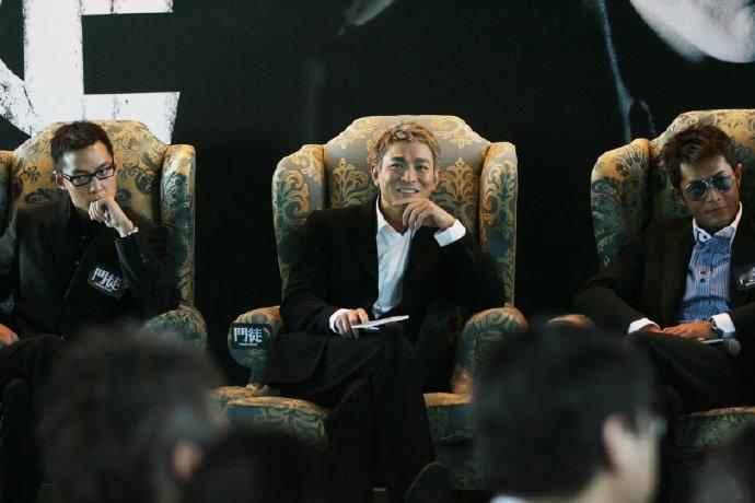 刘德华在国内影坛的地位如何三届金像奖最佳男主角，两届金马奖最佳男主角，一届华表奖最佳男主角，奖项就能说明刘德华在影坛的地位了