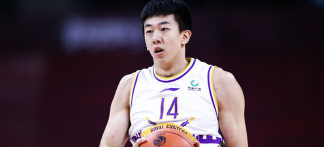 王少杰：菜鸟赛季碰上马布里很幸运。 7月11日，北控男篮球员王少杰接受...