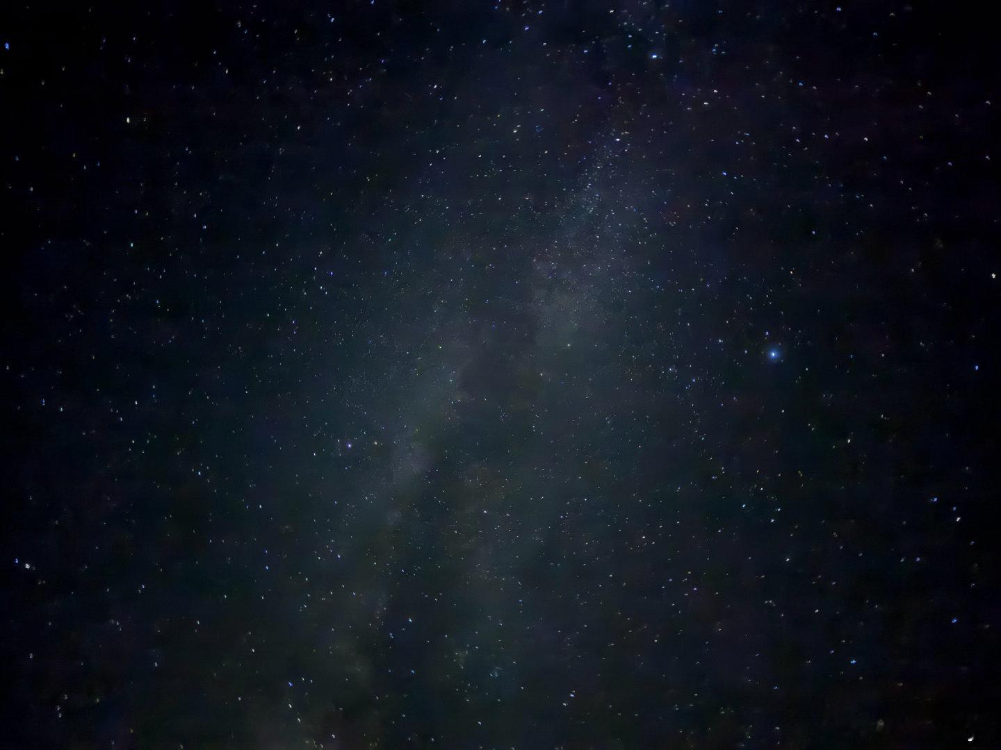 这是我iphone 17pro 能拍出来的星空嘛 ​