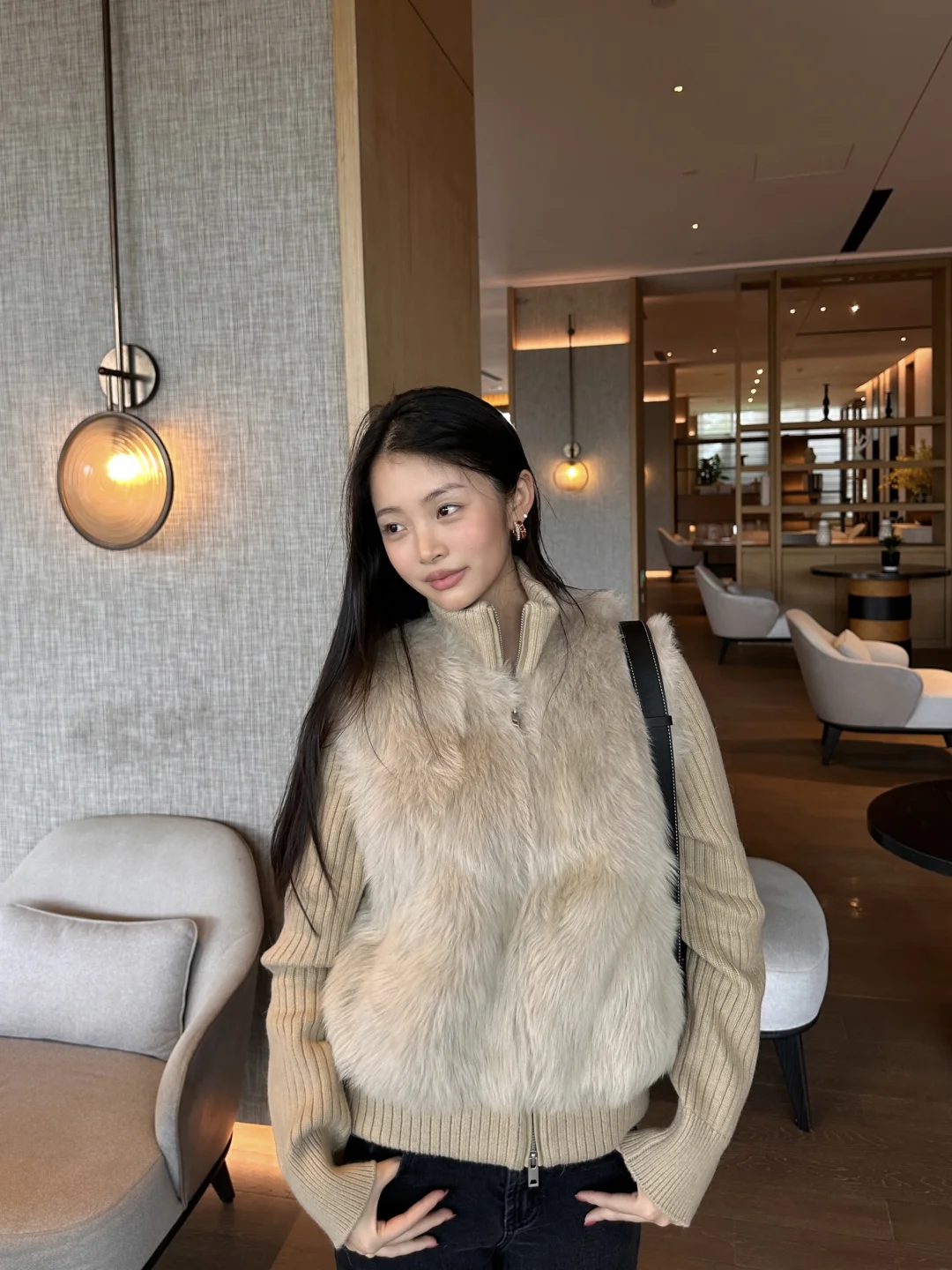 最适合穿毛毛衣服的人