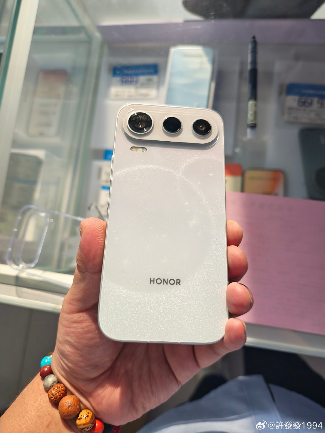#荣耀RobotPhone ##荣耀magic9##荣耀600  ##数码科技##肖战# 
非非常美丽的荣耀600pro，您值得购买！ ​