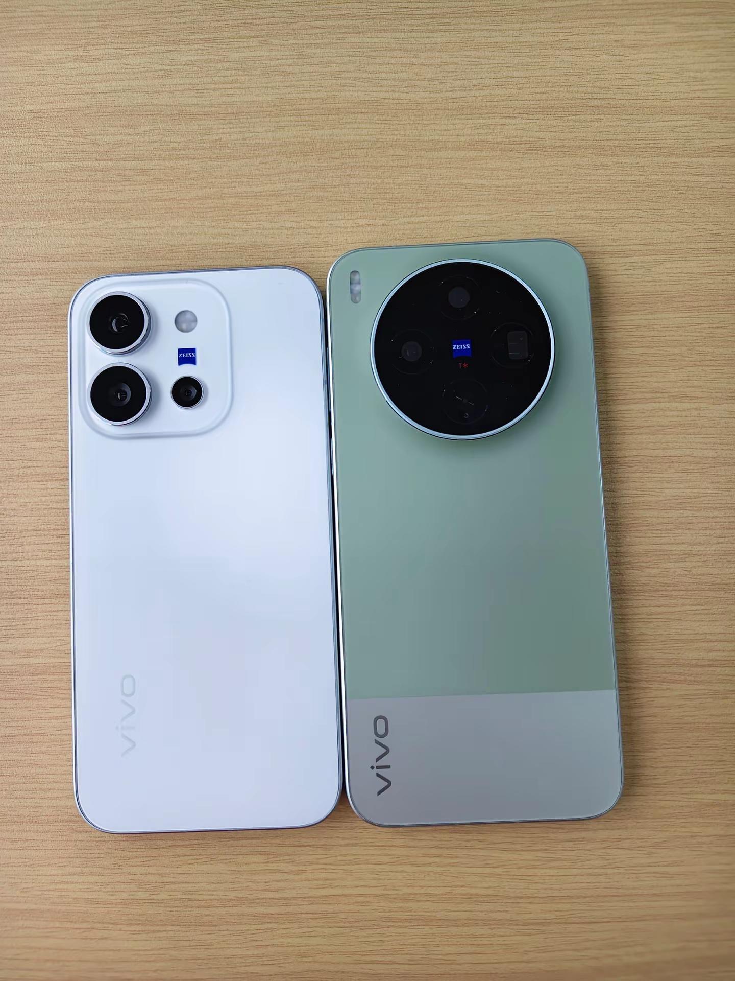 vivo x300E  VS x300S.追求轻薄便携、小屏手感-X300E 热爱拍照长焦、旗舰影像→X300SvivoX300EvivoX300Svivo全家桶