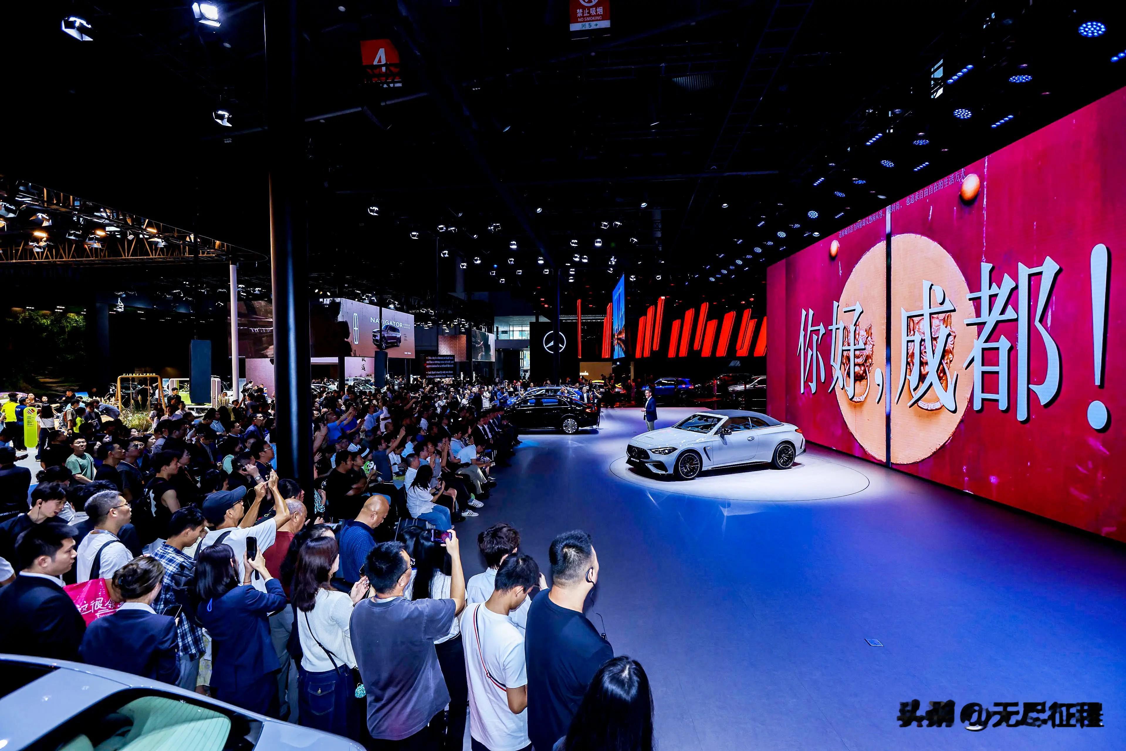 官方展位图显示，2026成都车展有超过20个品牌缺席，且缺席名单覆盖了超豪华车阵营（如劳斯莱斯、保时捷、宾利、玛莎拉蒂等）与部分主流合资品牌（东风日产首次缺席，东风本田、雪佛兰、悦达起亚等亦未到场）。此外，捷豹路虎母品牌虽然未设展台，但与奇瑞合资打造的神行者品牌以独立身份参展。这一系列调整并非简单的