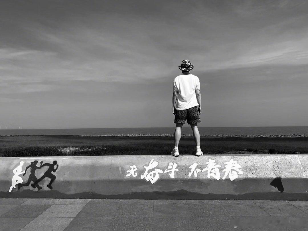 能看懂人价值的只有耐克，耐克终身合同只有5人，分别是刘翔、C罗、乔丹、杜兰特、詹姆斯。 ​