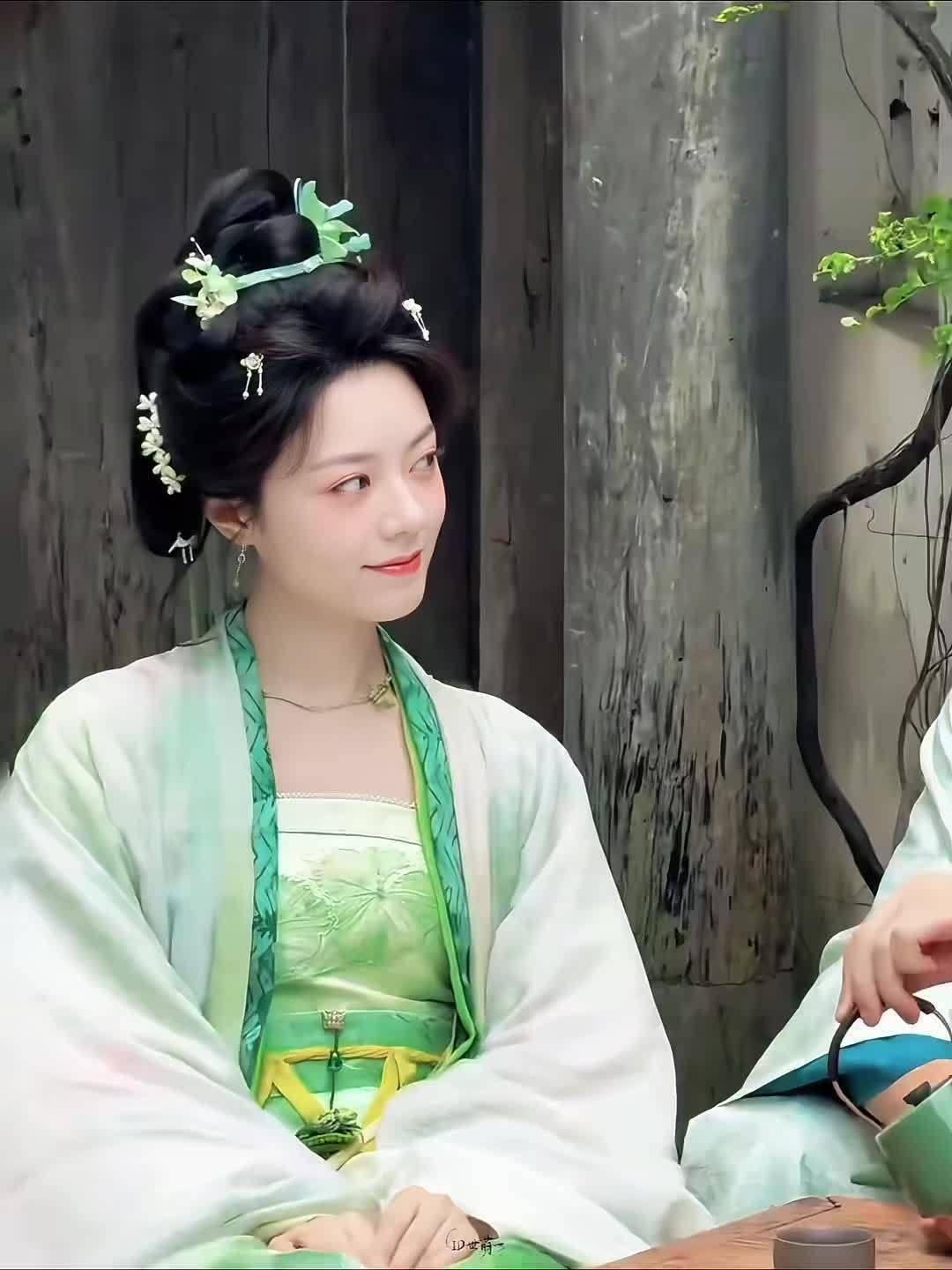 以前觉得"百搭"是个虚词。直到看到赵今麦今年各种风格的物料，古装现代汽车代言全上了，换了别人早割裂了，她愣是不。这不是百搭是什么。
#年轻人首选的智能时尚SUV##绝对先锋V25##iCAR全球品牌代言人赵今麦##V25成都车展全球首秀# ​