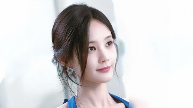李一桐又上剧了，《美人余》今晚东方卫视开播，演个被老公背叛后绝地反击的豪门独生女。
配置不低，平台不差，但评论区老规矩：又是她？她演过啥来着？
这姐们儿是真不避讳。上《毛雪汪》直接自嘲“体寒”，还撂了句话：只想好好演戏，不想被过度关注。外人说她资源好，她认，但转头就扎进剧组磨台词去了。
说白了