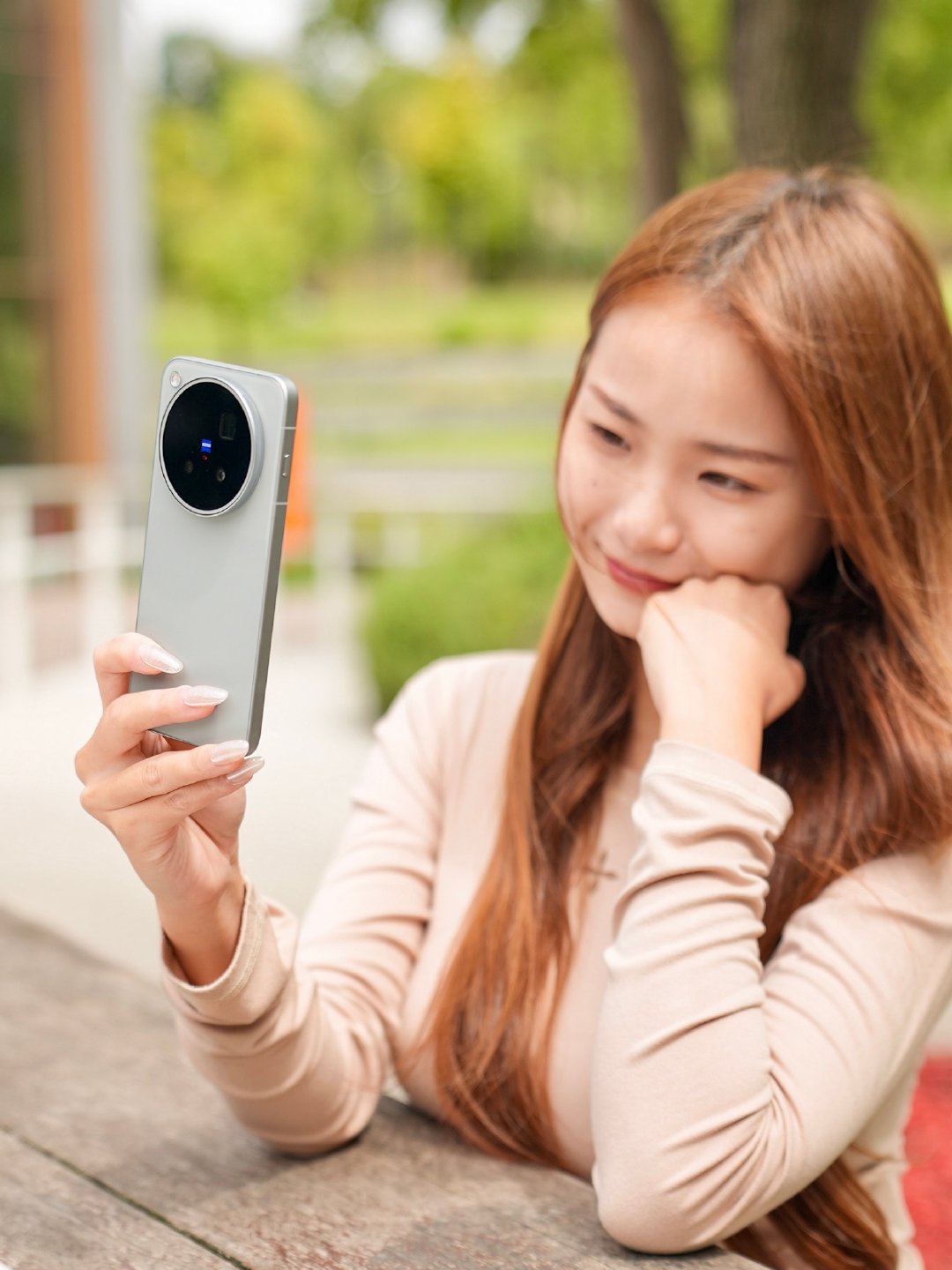 #vivo X500系列#感受下vivo X500 Pro Max！后置拍摄的含金量你懂的，不跟随苹果的设计点赞[哇] ​