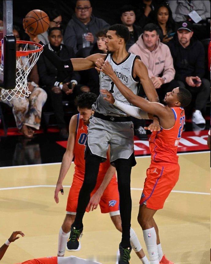 NBA季后赛：马刺VS雷霆雷霆在西部决赛G4客场82-103惨败于马刺...