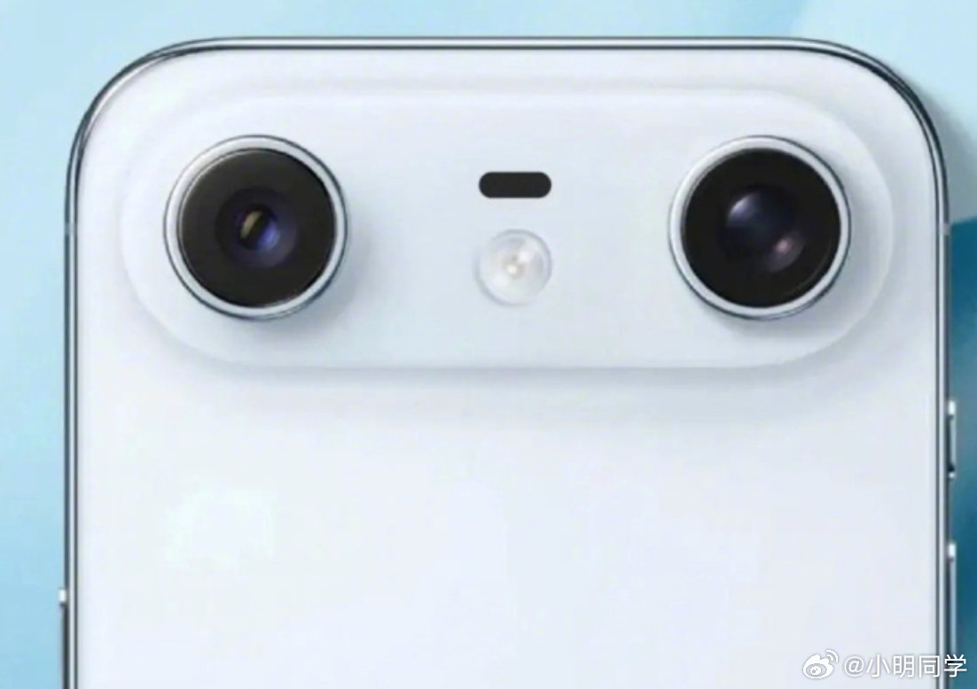 #iPhoneAir2再爆料# 据说苹果打算给Air多加一个摄像头。去年Air上市市场销量惨淡，我想不是因为少个摄像头的问题吧，主要还是产品的定位和定价太尴尬。
超薄是卖点，但不是消费者的刚需，为了超薄牺牲的不止影像能力，做备用机选购价格又太贵。这估计才是很多人不选Air的愿意。 ​