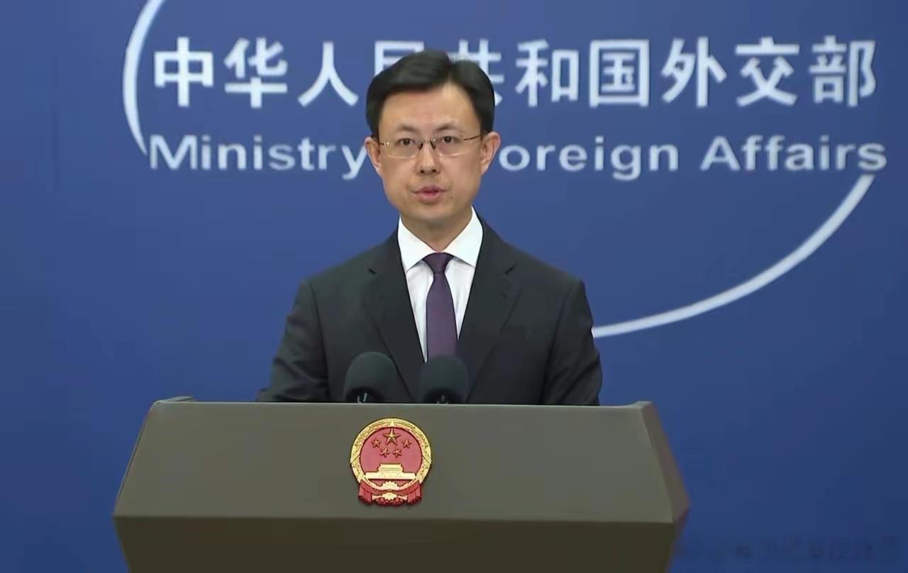 9月21日，外交部发言人郭嘉昆在例行记者会上，直接和日本把话挑明了：日本引入美国“堤丰”中导系统，就是它加速“再军事化”的铁证。中方敦促日方深刻反省侵略历史，正视地区国家呼声，停止推进任何‘再军事化’图谋。
​​俄罗斯那边也同步照会，强调“不可接受”。敦促日方完全承认二战成果，停止“ ​